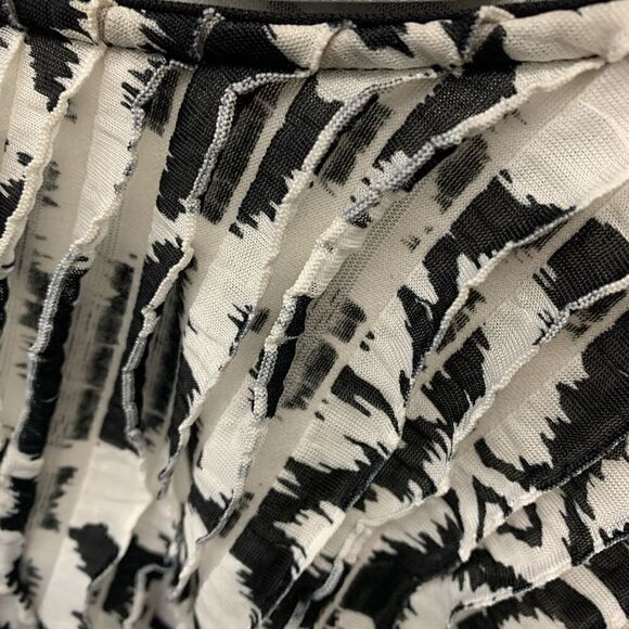Susan graver black and white printed blouse medium - Picture 4 of 6